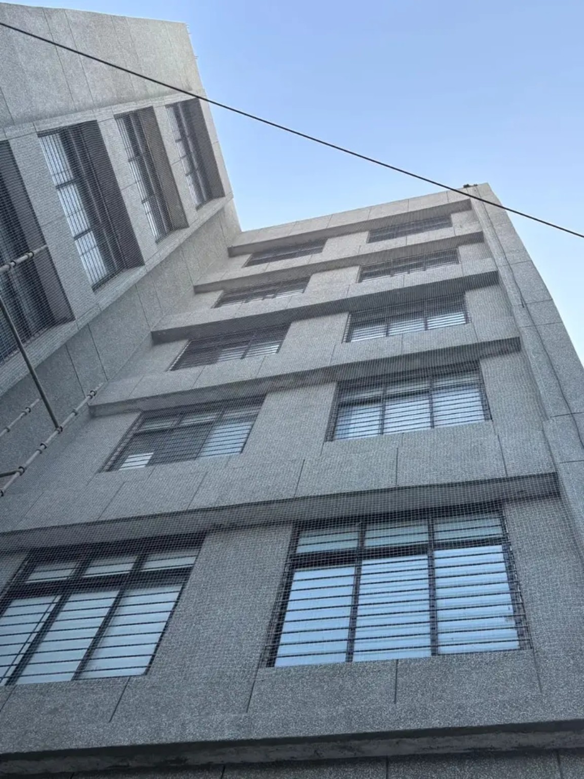 GOLDEN SAFETY NETS AND INVISIBLE GRILLS safety net installation